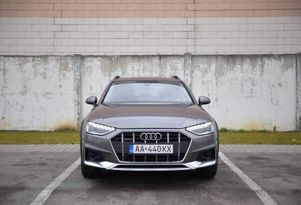 Audi A4 Allroad 40 2.0 TDI mHEV quattro S tronic, ÚPLNÁ SERVISNÁ HISTÓRIA