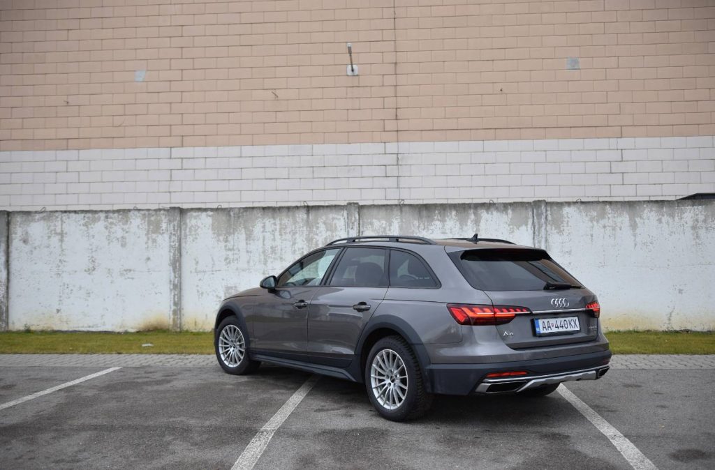 Audi A4 Allroad 40 2.0 TDI mHEV quattro S tronic, ÚPLNÁ SERVISNÁ HISTÓRIA