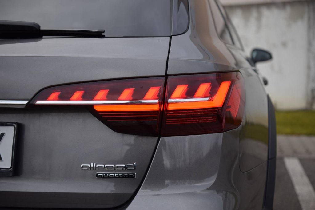 Audi A4 Allroad 40 2.0 TDI mHEV quattro S tronic, ÚPLNÁ SERVISNÁ HISTÓRIA