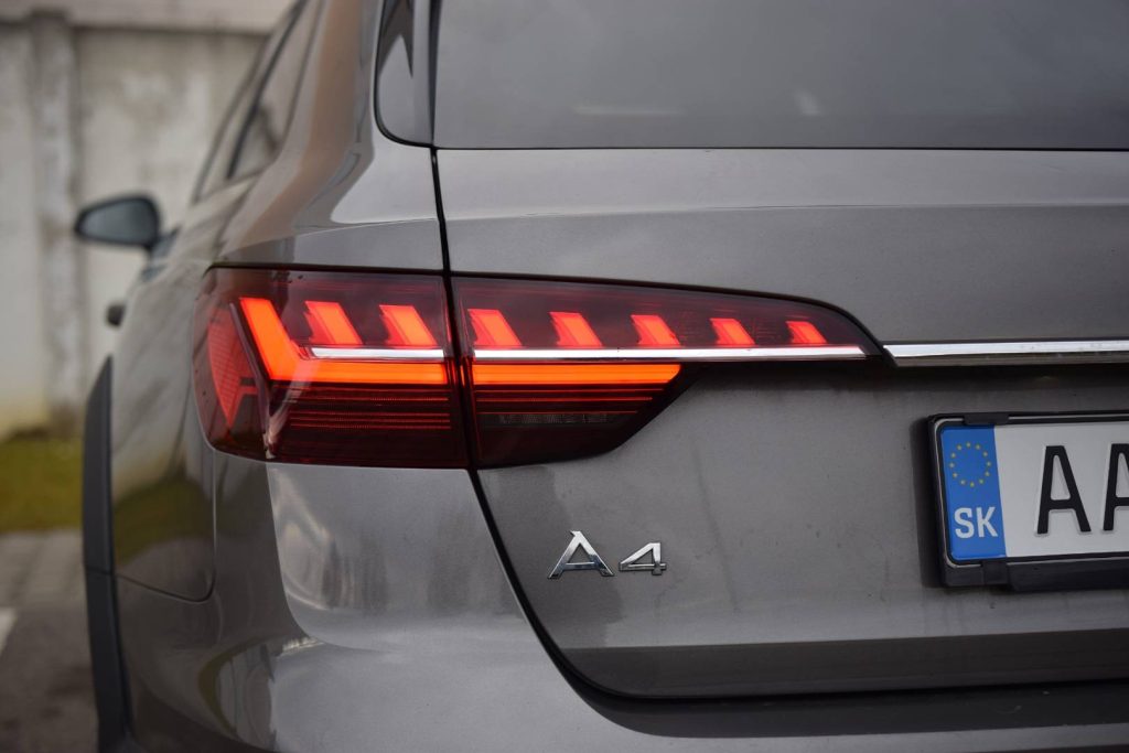 Audi A4 Allroad 40 2.0 TDI mHEV quattro S tronic, ÚPLNÁ SERVISNÁ HISTÓRIA