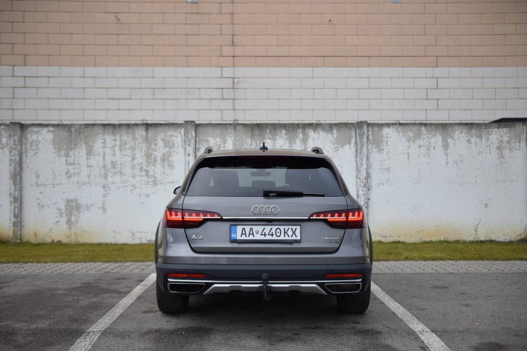 Audi A4 Allroad 40 2.0 TDI mHEV quattro S tronic, ÚPLNÁ SERVISNÁ HISTÓRIA
