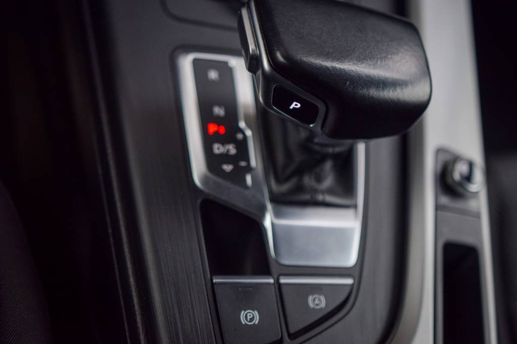 Audi A4 2.0 TDI S-LINE, PREVERENÉ VYMENENÉ ROZVODY BRZDY OLEJ a FILTRE SERVISNÁ KNIHA