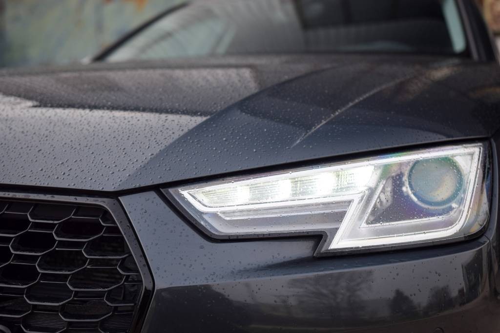 Audi A4 2.0 TDI S-LINE, PREVERENÉ VYMENENÉ ROZVODY BRZDY OLEJ a FILTRE SERVISNÁ KNIHA