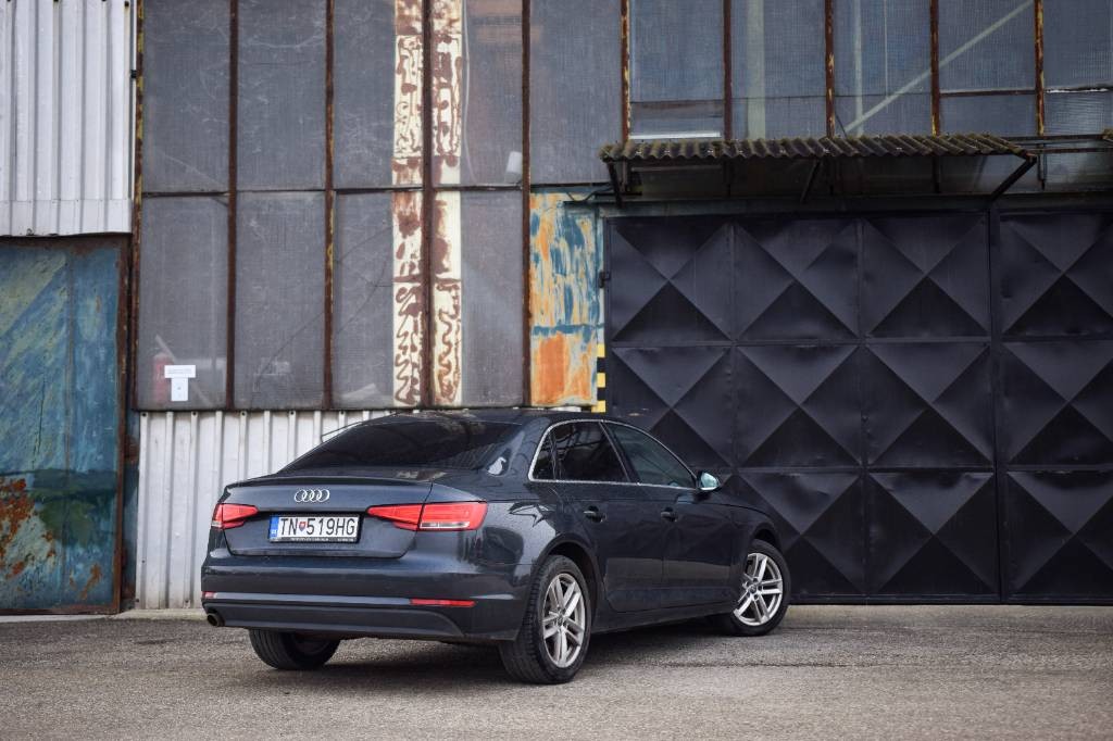 Audi A4 2.0 TDI S-LINE, PREVERENÉ VYMENENÉ ROZVODY BRZDY OLEJ a FILTRE SERVISNÁ KNIHA