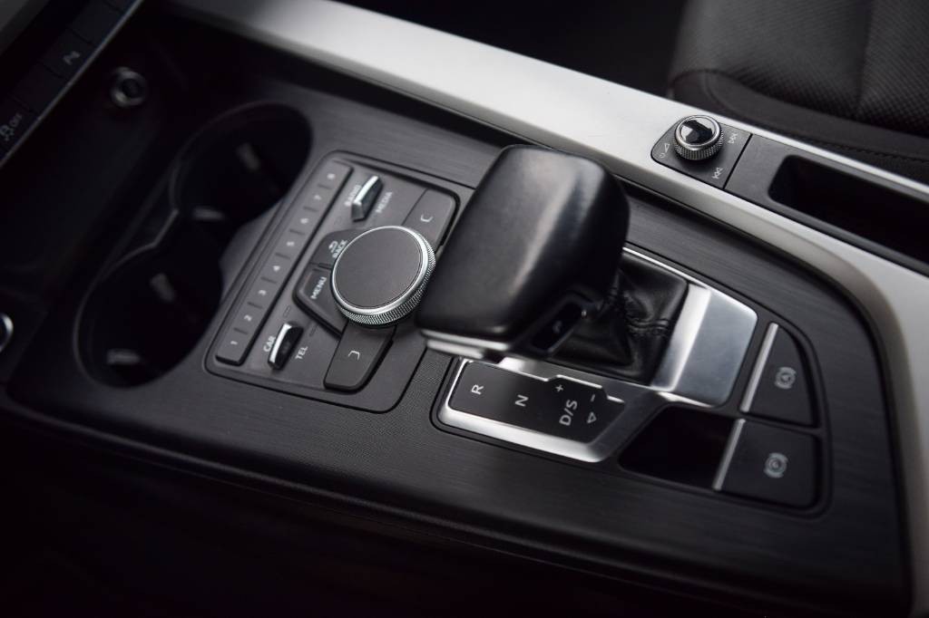 Audi A4 2.0 TDI S-LINE, PREVERENÉ VYMENENÉ ROZVODY BRZDY OLEJ a FILTRE SERVISNÁ KNIHA