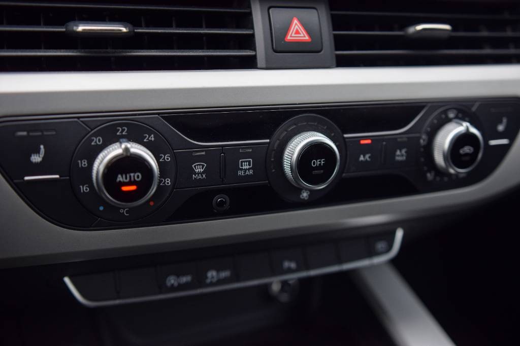 Audi A4 2.0 TDI S-LINE, PREVERENÉ VYMENENÉ ROZVODY BRZDY OLEJ a FILTRE SERVISNÁ KNIHA