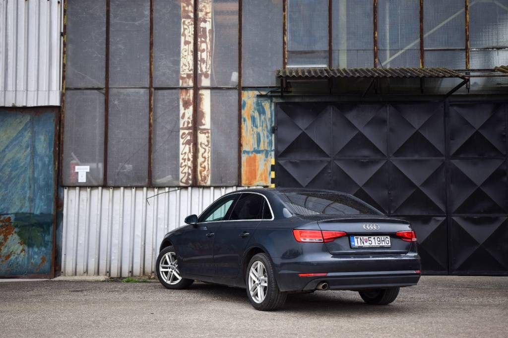 Audi A4 2.0 TDI S-LINE, PREVERENÉ VYMENENÉ ROZVODY BRZDY OLEJ a FILTRE SERVISNÁ KNIHA