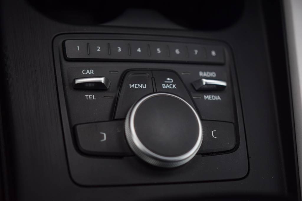 Audi A4 2.0 TDI S-LINE, PREVERENÉ VYMENENÉ ROZVODY BRZDY OLEJ a FILTRE SERVISNÁ KNIHA