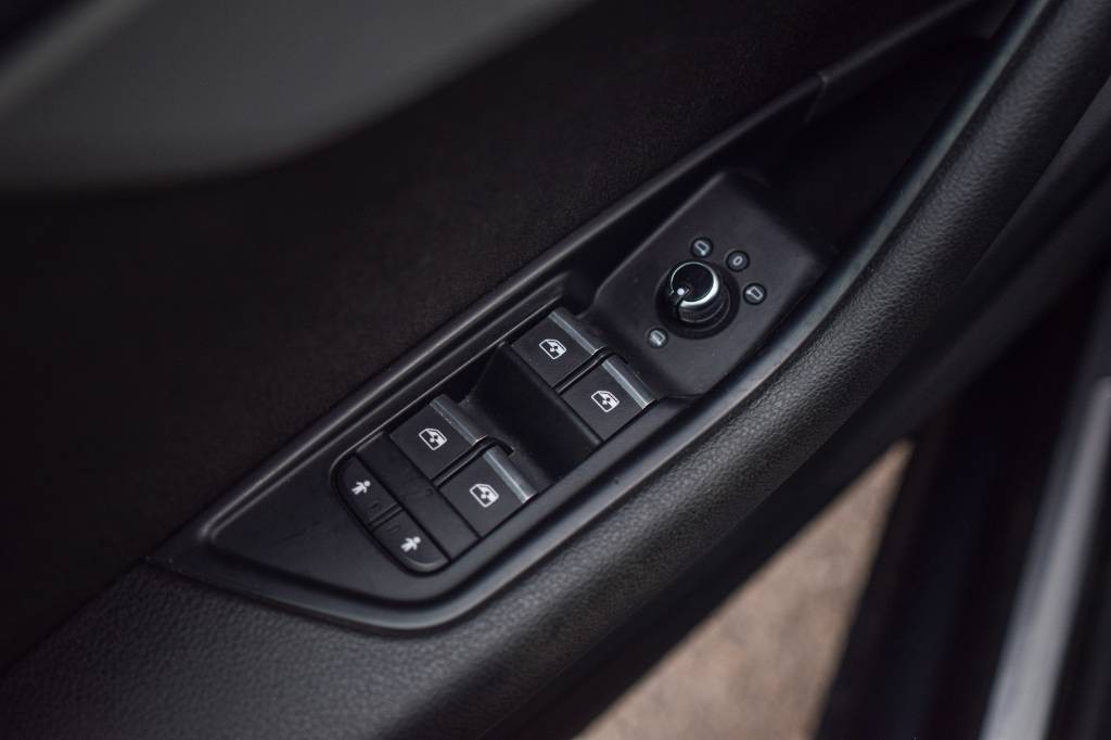 Audi A4 2.0 TDI S-LINE, PREVERENÉ VYMENENÉ ROZVODY BRZDY OLEJ a FILTRE SERVISNÁ KNIHA